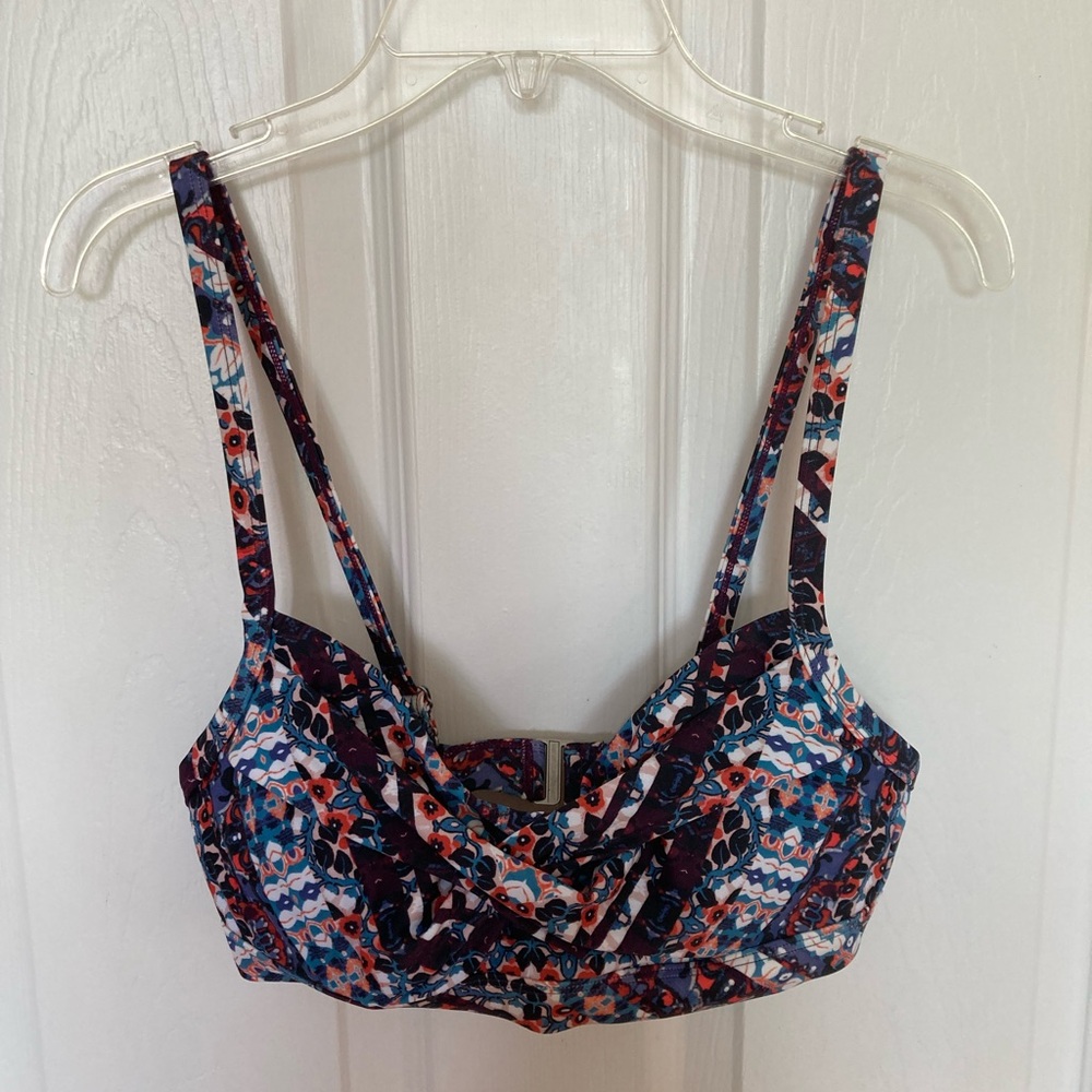 Athleta bathing suit top